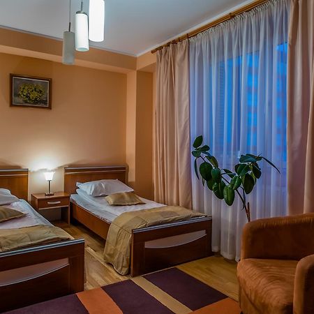 Hotel Maria Rădăuţi Extérieur photo