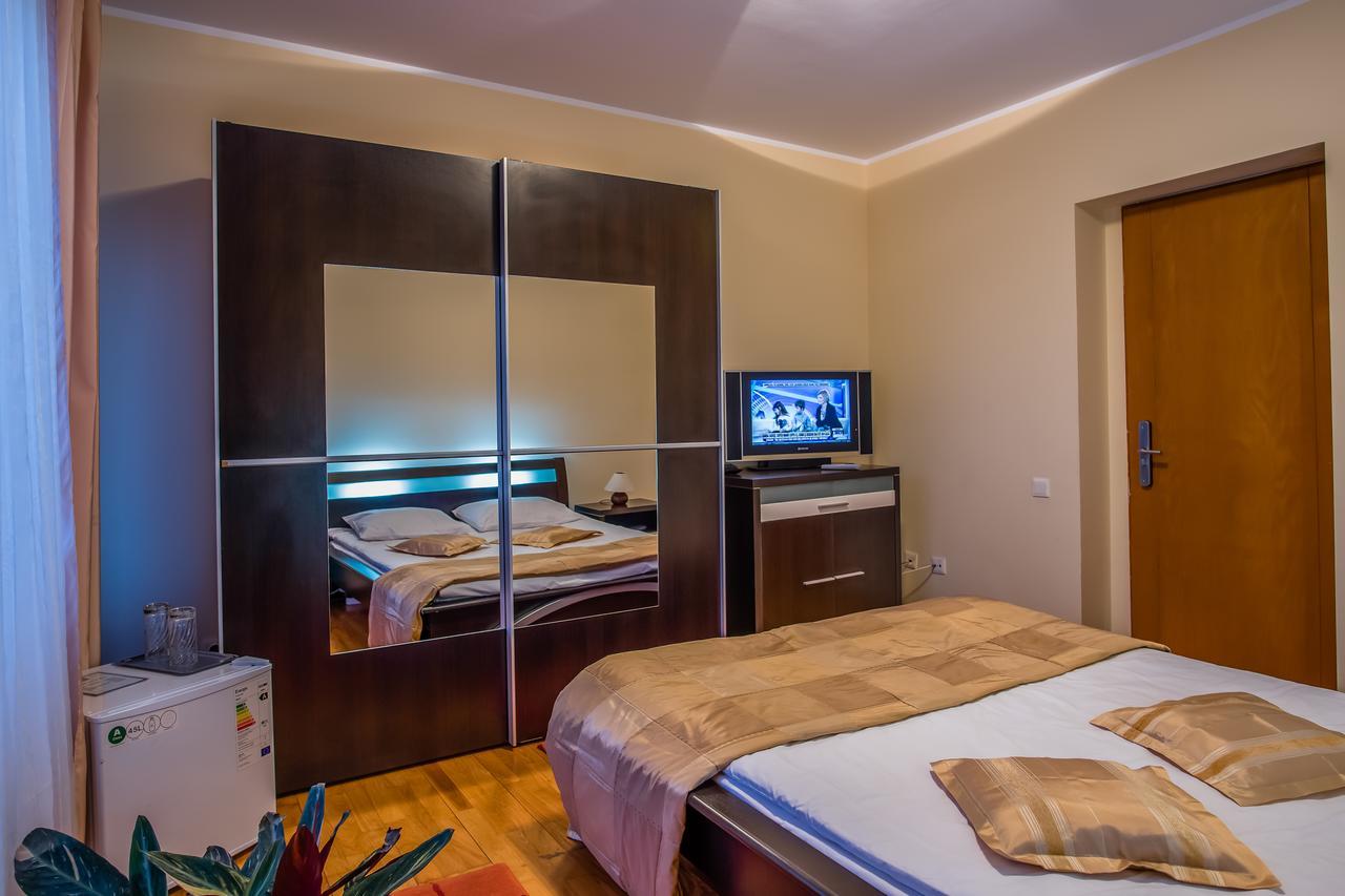 Hotel Maria Rădăuţi Extérieur photo