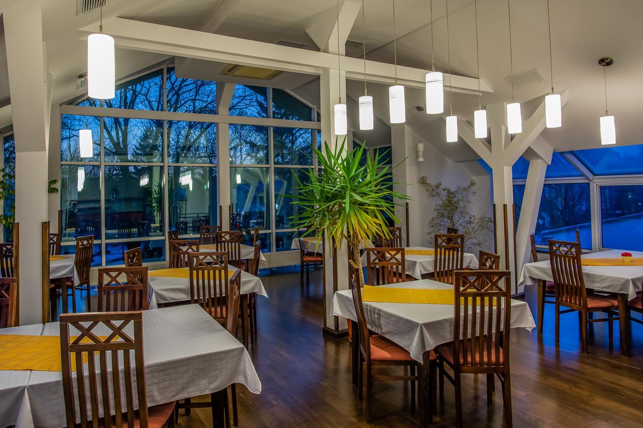 Hotel Maria Rădăuţi Extérieur photo