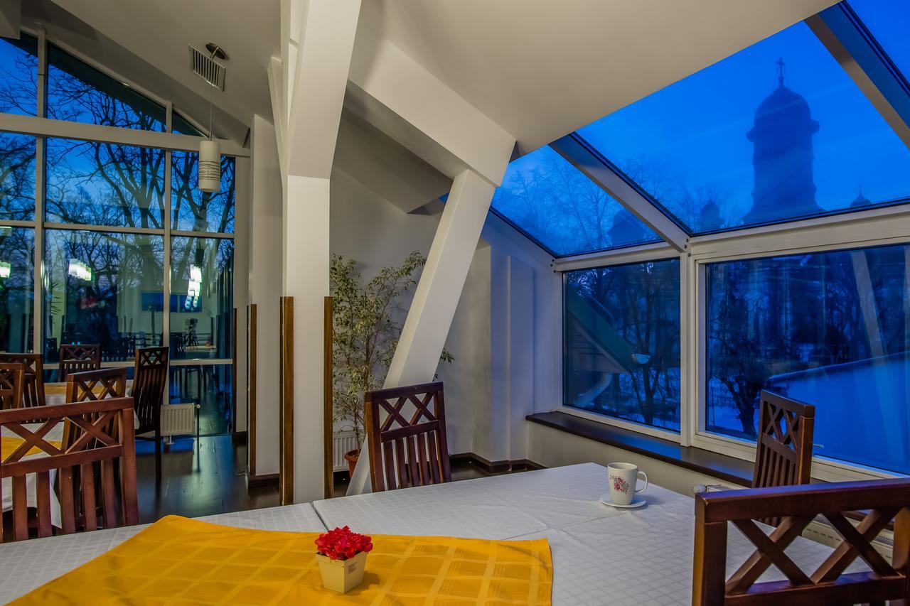 Hotel Maria Rădăuţi Extérieur photo