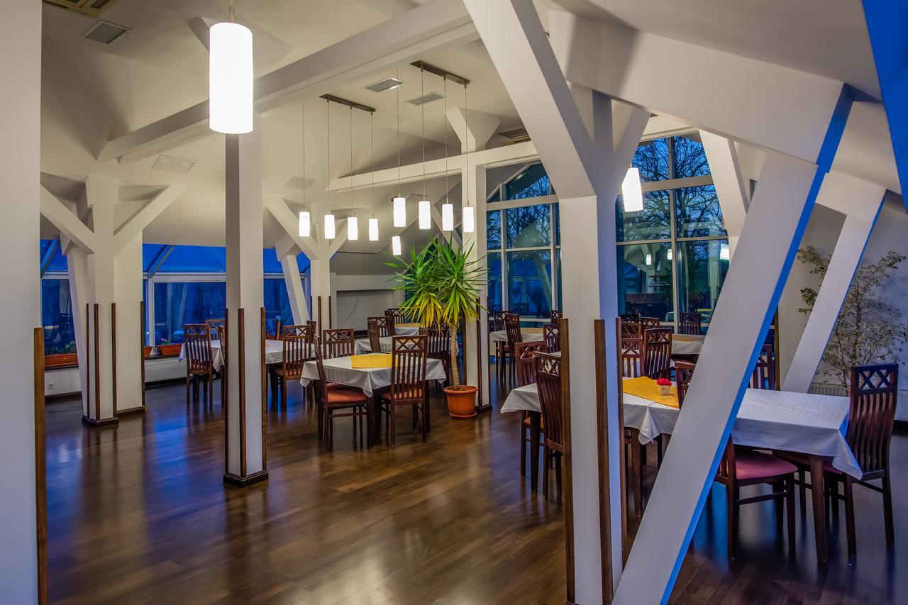 Hotel Maria Rădăuţi Extérieur photo